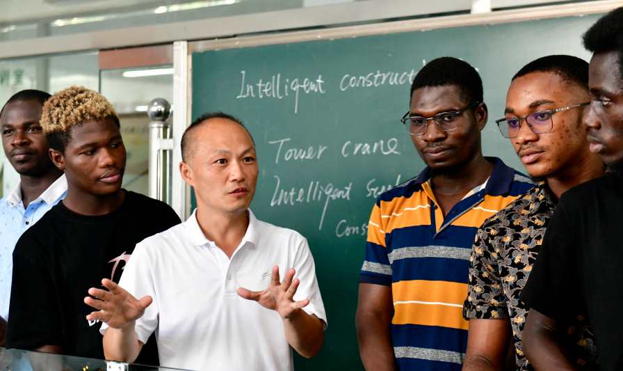 布隆迪大学举办《布隆迪中文人才与中非关系》专题讲座